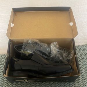 Brand New never worn Dockers black shoes size 13W
